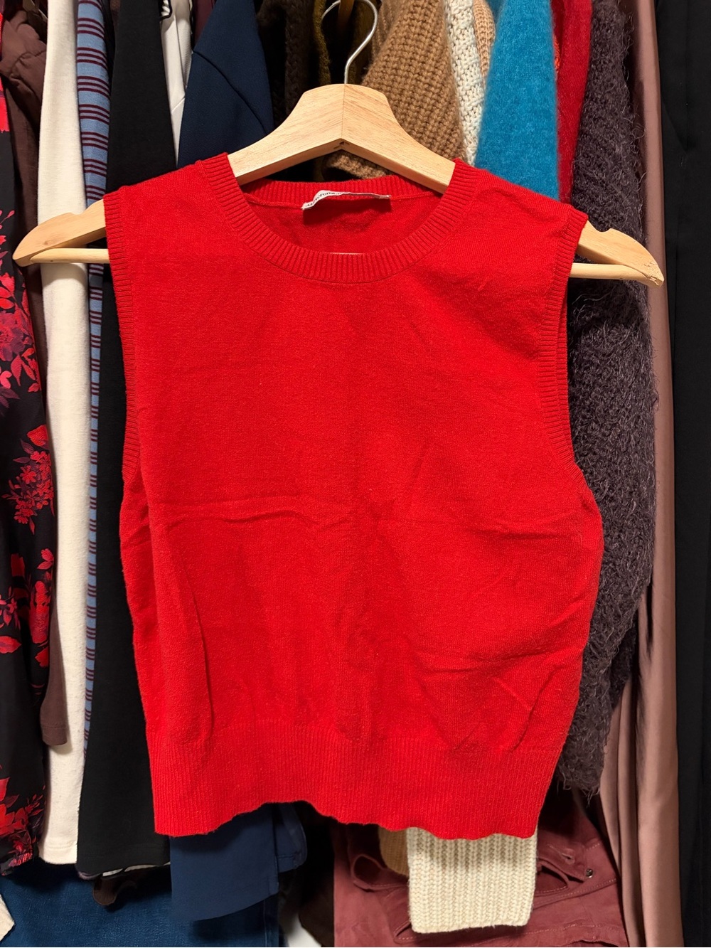Abercrombie & Fitch Red Sleeveless Knit Vest
